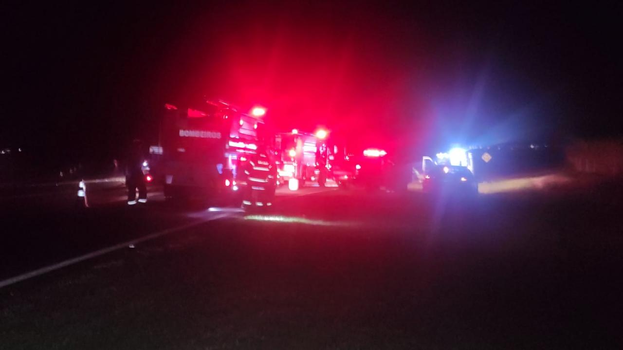 Foto 4 de 4 — Acidente mata duas pessoas na SP-255 em Rincão